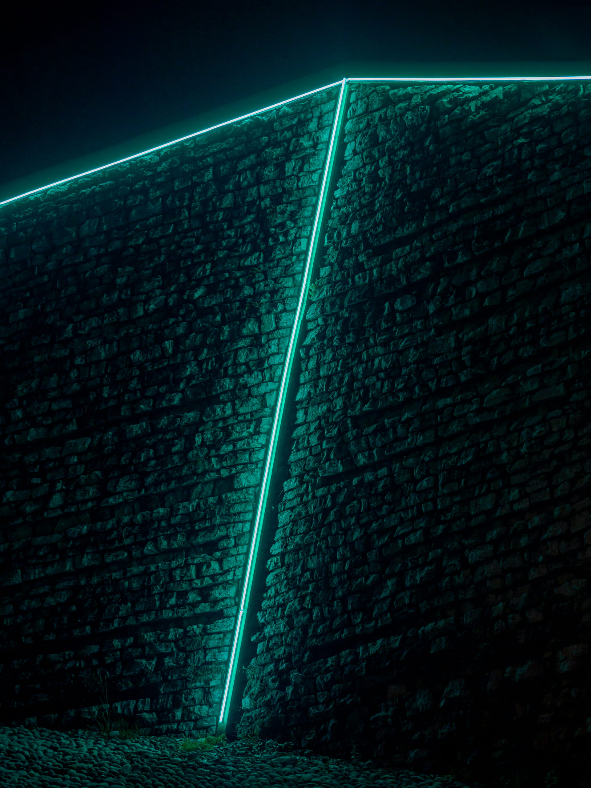 Cloud-native applications and resilient systems